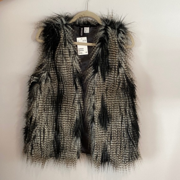 NWT H&M Black & White Faux Fur Vest - Picture 1 of 4